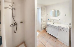 Shower - Spacieuse maison avec terrasse (Brasc)