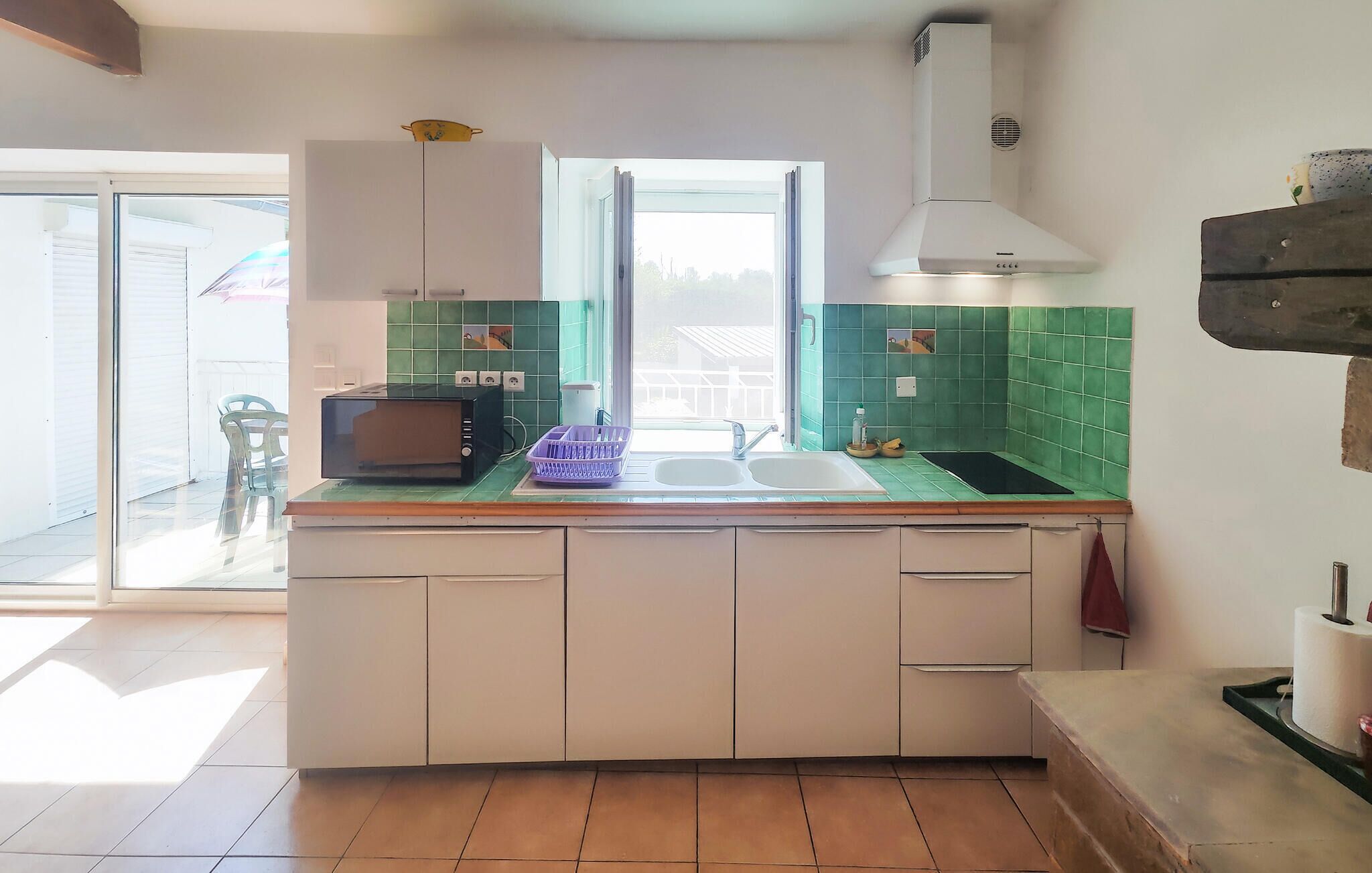 Kylskåp, ugn, spishäll och kaffe- och tebryggare