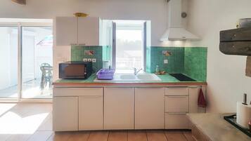 KylskÄp, ugn, spishÀll och kaffe- och tebryggare