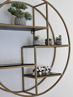 المنشأة من الداخل