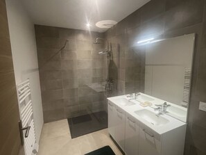 Handtücher, Toilettenpapier