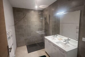 Towels, toilet paper - Au calme, belle maison récente climatisée pour 6 personnes (LANTON)