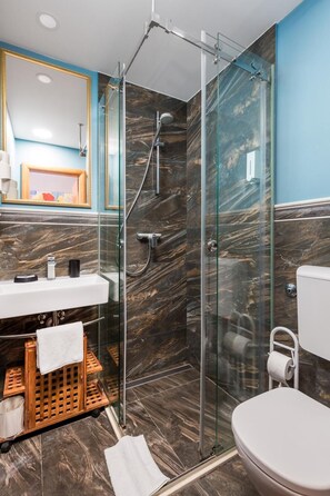 House, 4 Bedrooms, Smoking, City View | Bathroom