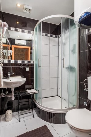 House, 4 Bedrooms, Smoking, City View | Bathroom