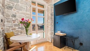 House, 4 Bedrooms, Smoking, City View | Room amenity - Captain's Guest House (Split)