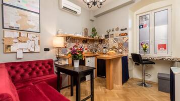 House, 4 Bedrooms, Smoking, City View | Interior