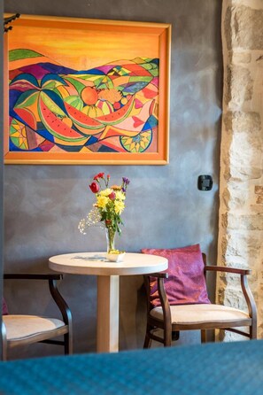 House, 4 Bedrooms, Smoking, City View | Dining