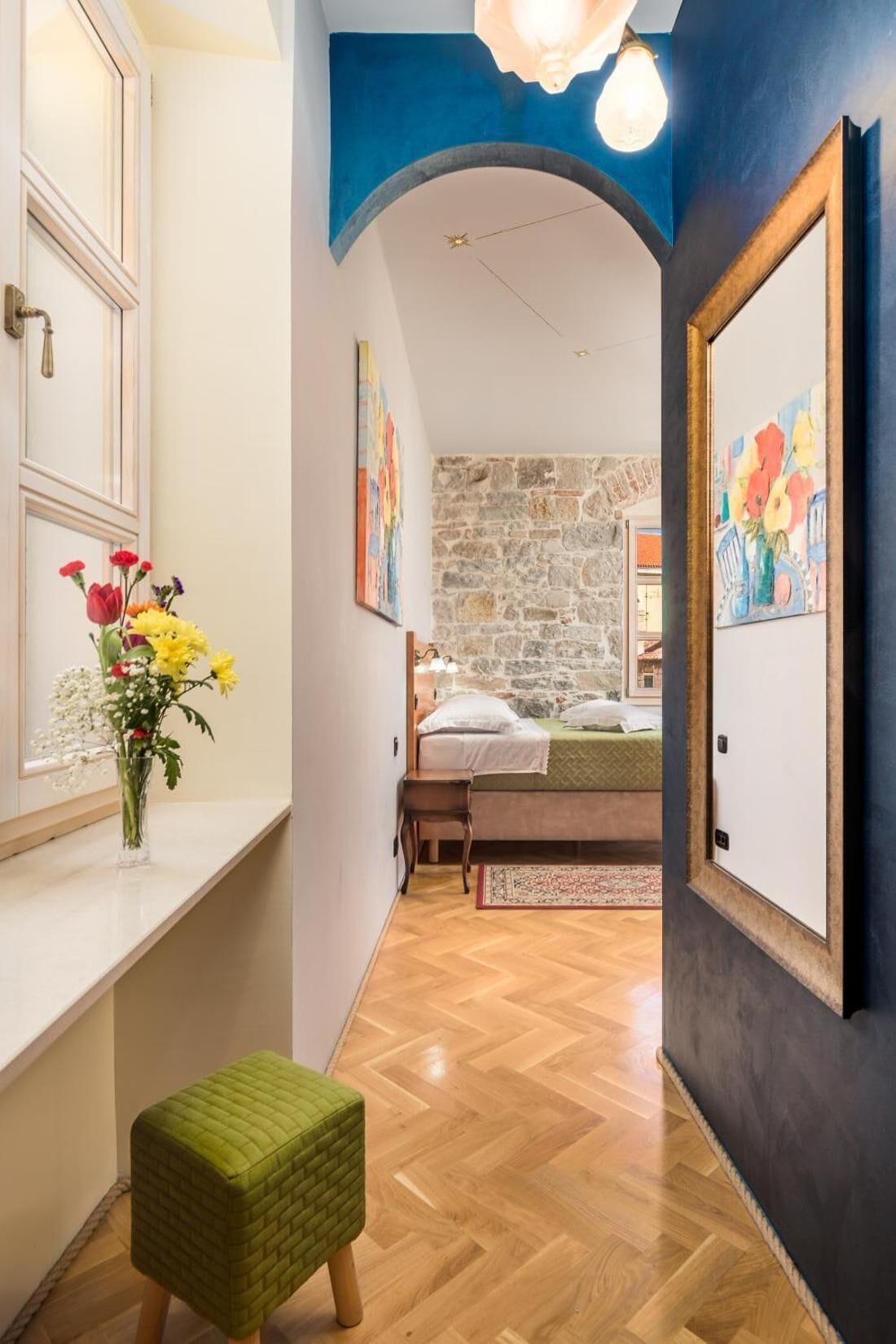 المنشأة من الداخل