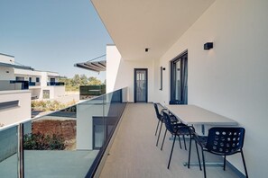 ヴィラ 4 ベッドルーム バリアフリー 喫煙可 | バルコニー