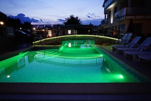Villa, 4 chambres, accessible aux personnes à mobilité réduite, fumeur | Piscine