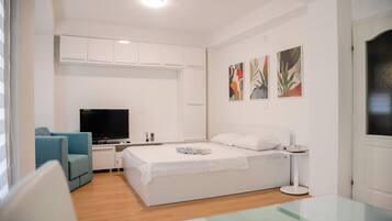 Iron/ironing board, WiFi, bed sheets