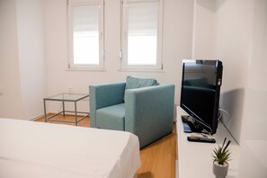 Desk, iron/ironing board, WiFi, bed sheets