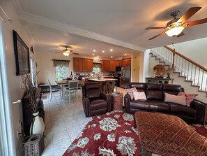 Smart TV, chimenea, videojuegos y futbolito 