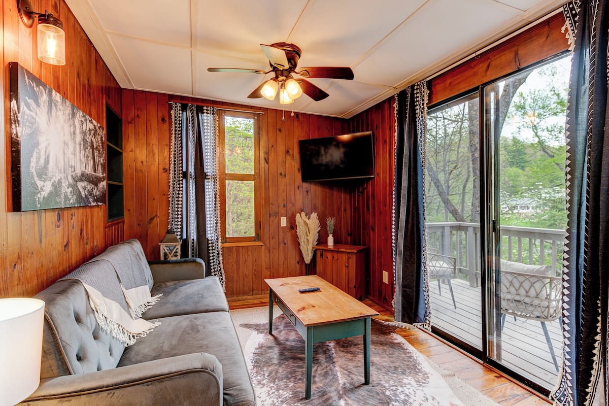 Chalet Confort, Se admiten mascotas, en la zona del jardín | Zona de estar | Una televisión de pantalla plana, Netflix, Hulu, servicios de streaming