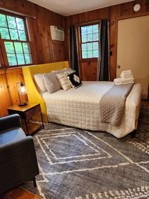 Habitación clásica, 1 cama de matrimonio, patio, planta baja | Wifi gratis y ropa de cama