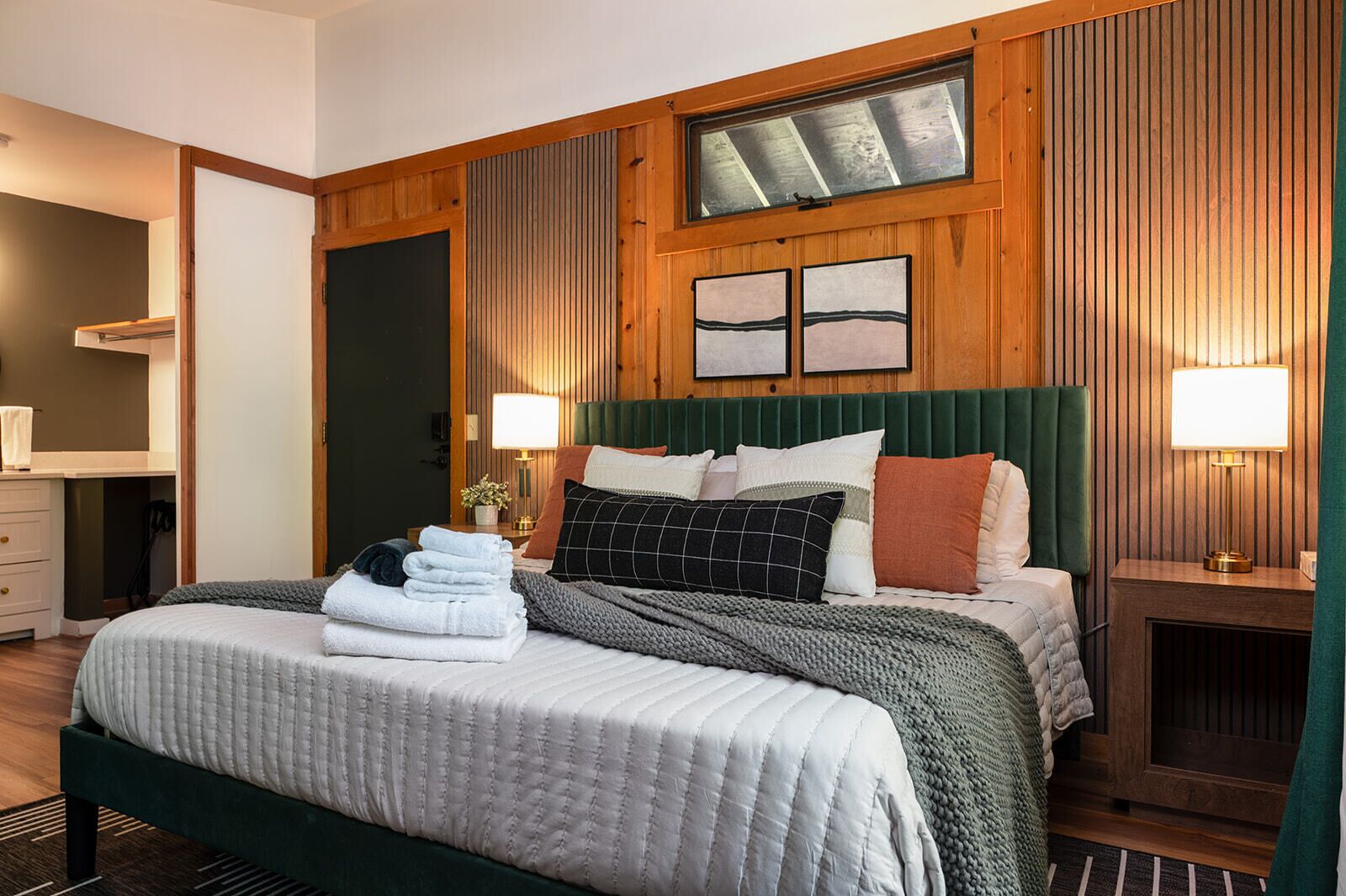 Suite Deluxe, non-fumeurs, animaux de compagnie acceptés | Literie de qualité supérieure, décoration personnalisée