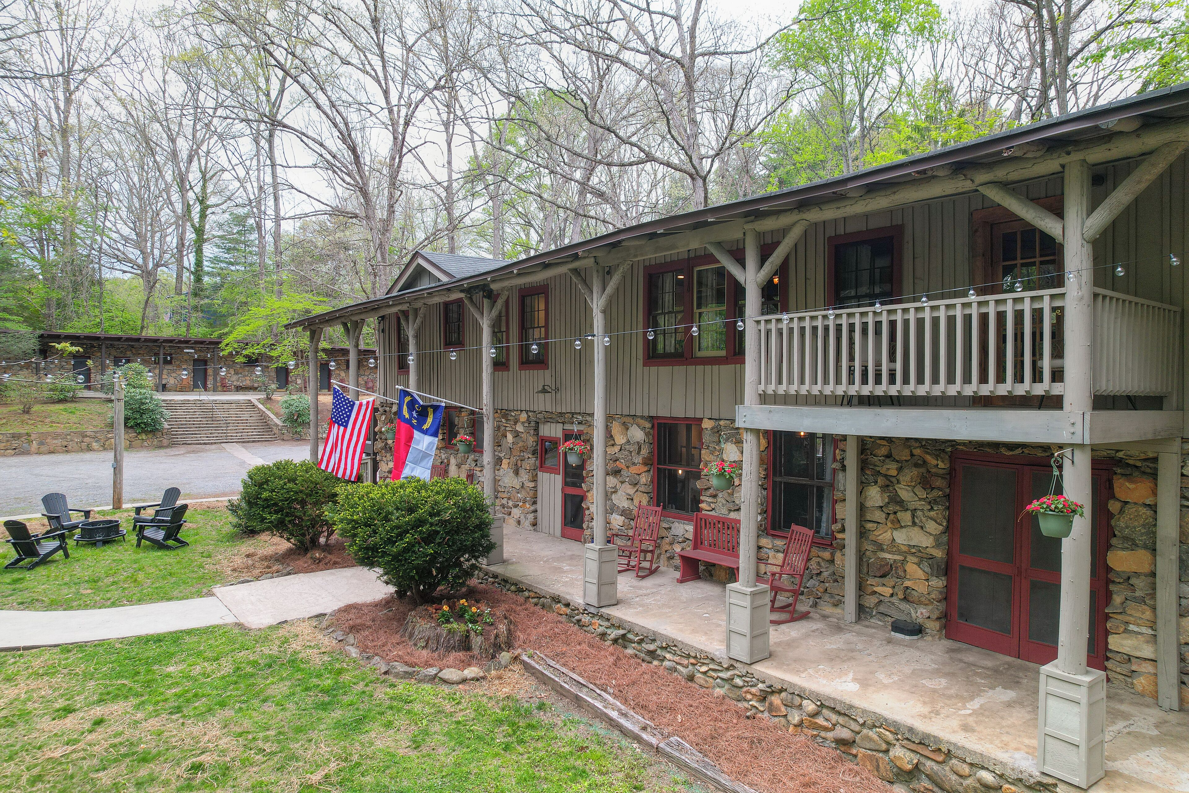 Decoración personalizada, muebles diferentes y escritorio 