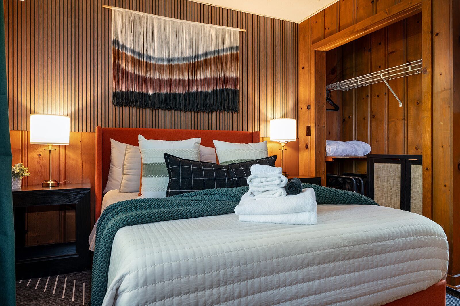 Chalet Confort, 1 grand lit, non-fumeurs, vue cour intérieure | Literie de qualité supérieure, décoration personnalisée