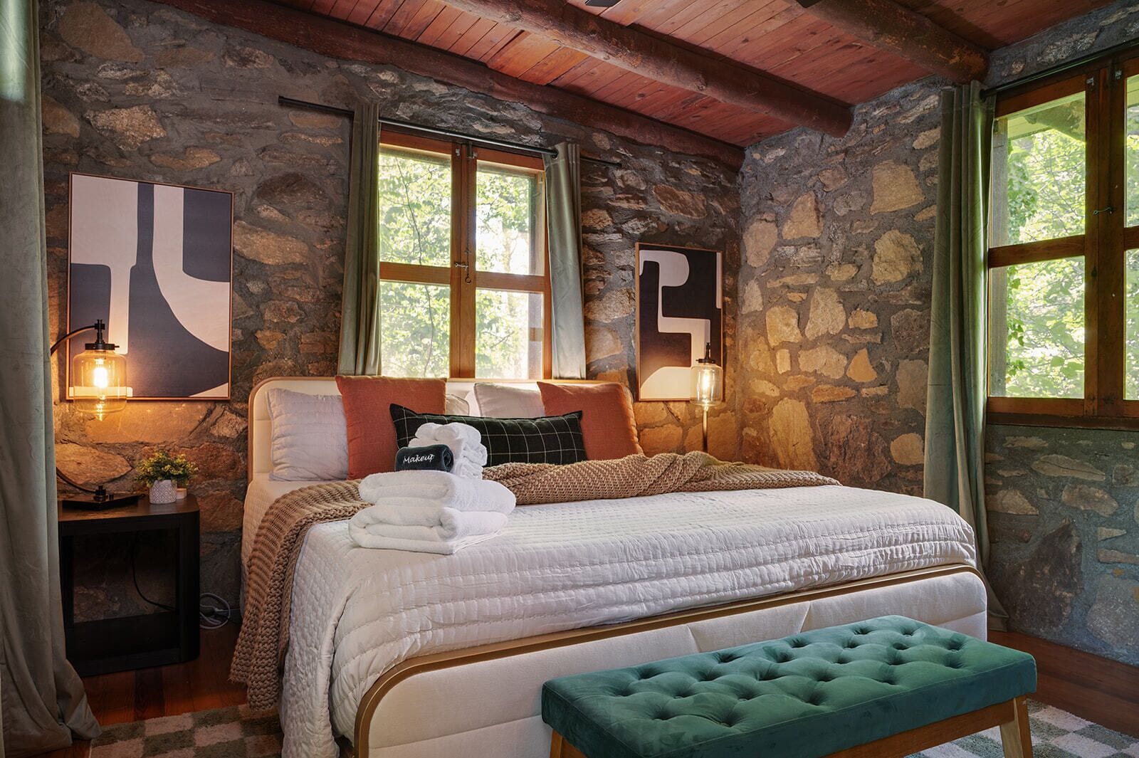 Signature Room, 1 King Bed, Non Smoking, Patio | Premium bedding, individually decorated, individually furnished