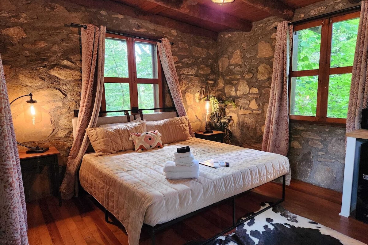 Suite estándar, no fumadores, patio | Wifi gratis y ropa de cama