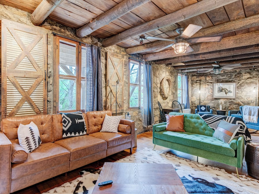 Hus Comfort - 4 sovrum - icke-rökare - utsikt mot innergården | Vardagsrum | Platt-tv, Netflix, Hulu och streamingtjänster