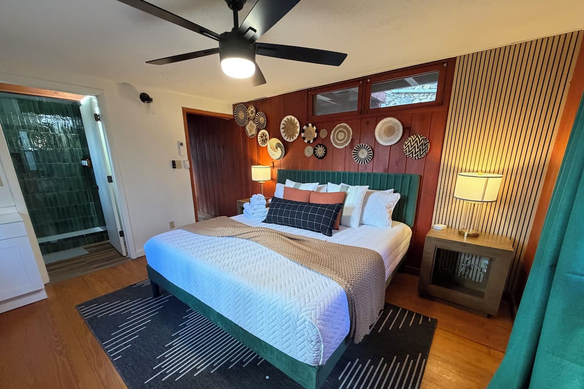 Comfort Chalet, 1 King Bed, Balcony, Garden Area | Individually decorated, individually furnished, desk, laptop workspace