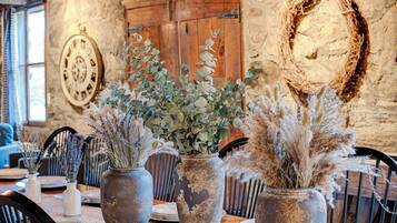 Maison Confort, 4 chambres, non-fumeurs, vue cour intérieure | Coin séjour | Télévision à écran plat, Netflix, Hulu, services de streaming