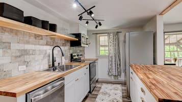 Microonde, macchina per tè/caffè, prodotti per la pulizia