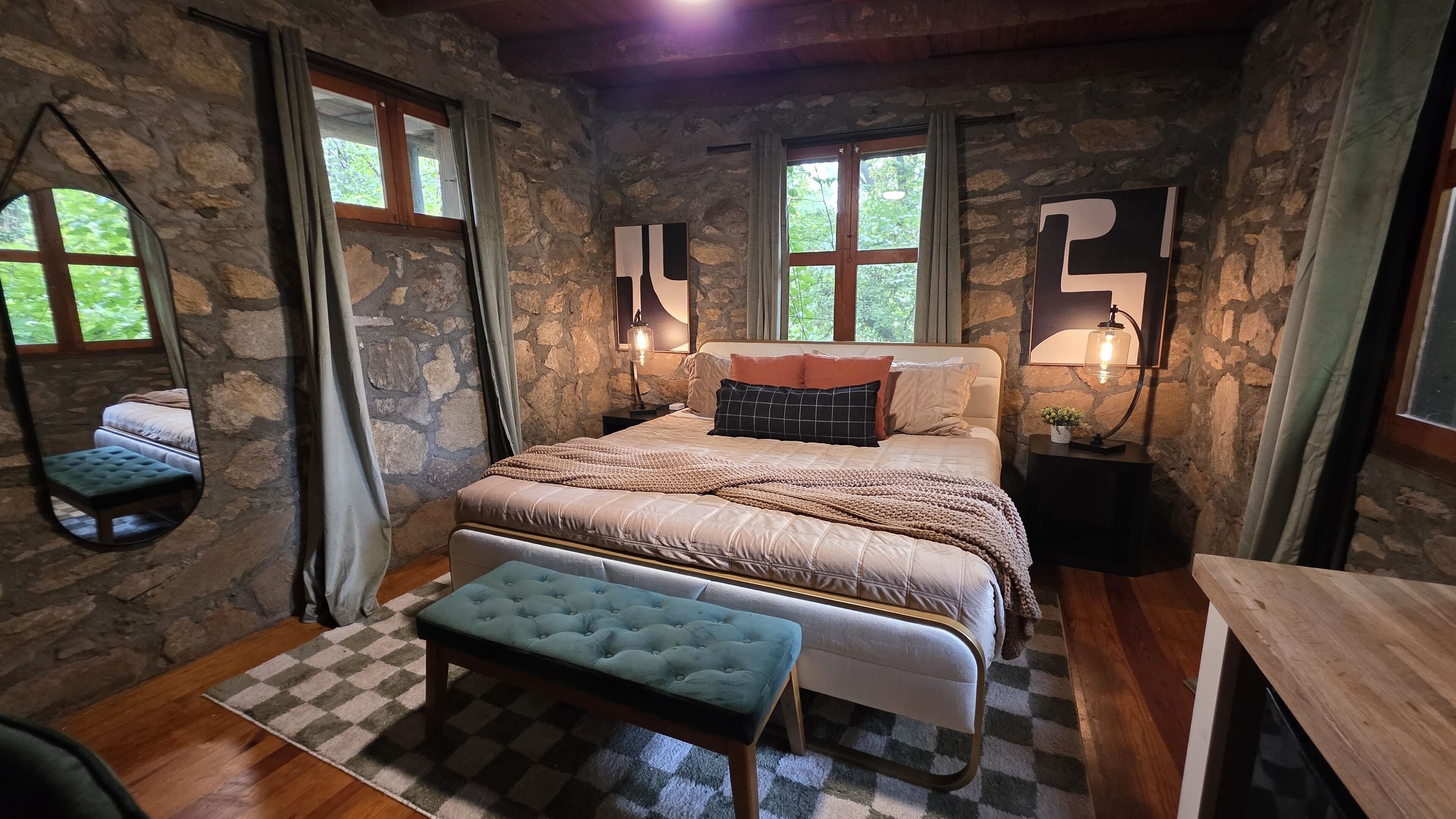 Quarto com design assinado, para não fumantes, varanda | Individualmente decorados, individualmente mobiliados, escrivaninha