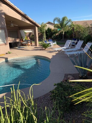 San Tan Valley Arizona 3-bdr., 2-bth home featuring a back yard paradise