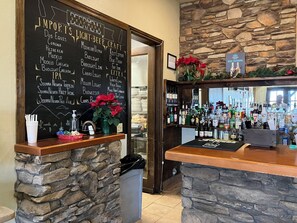 Dining - San Tan Valley Arizona 3-bdr., 2-bth home featuring a back yard paradise (San Tan Valley)