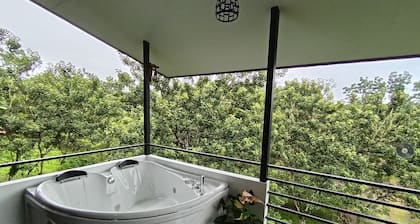 Villa "Loma Paraíso" - Montaña, Lago, Jacuzzi, a/c, internet ,teletrabajo.