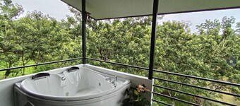 Villa "Loma Paraíso" - Mountain, Lake, Jacuzzi, a/c, internet, telework.