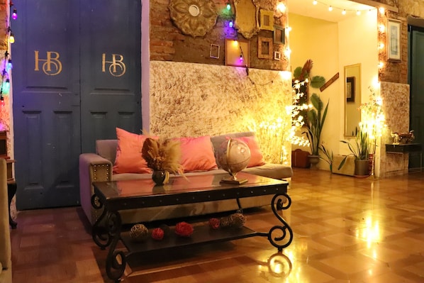 Interior - Colonial hotel located in the center of Santa Ana, an ideal place to rest. (Santa Ana)