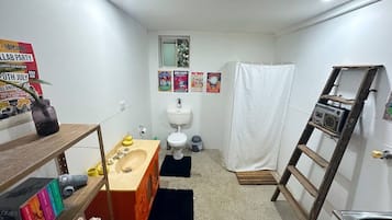 SĂšche-cheveux, serviettes fournies