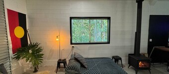 The Disco Studio - Unique Artist Escape with Swimming Hole