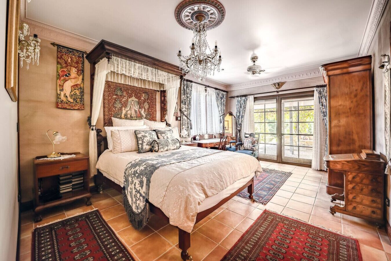 4 soverom, skrivebord, strykejern/-brett og wi-fi