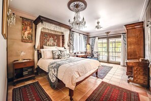 4 bedrooms, desk, iron/ironing board, WiFi