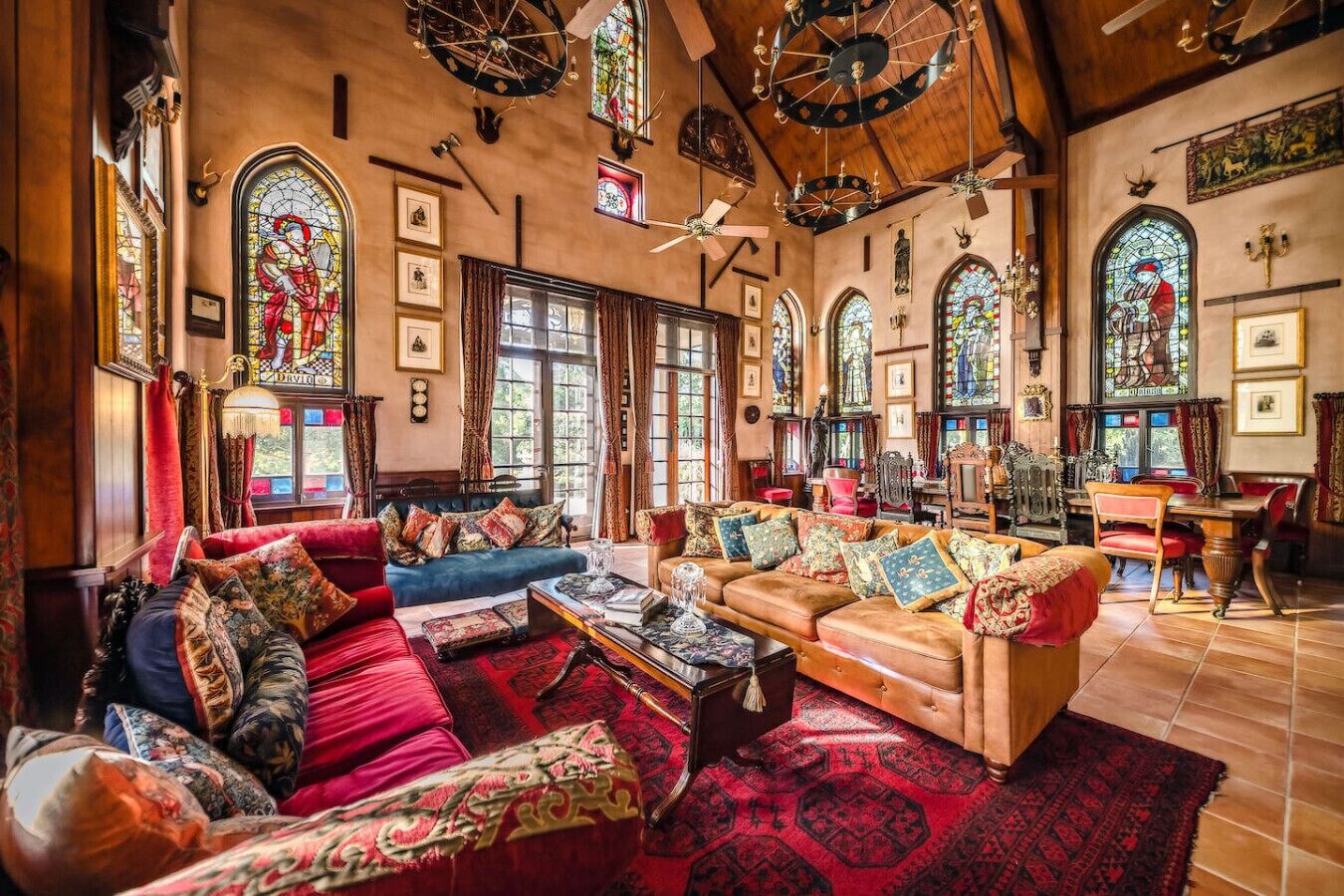 TV, peis, DVD-spiller og stereoanlegg