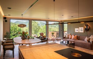 المنشأة من الداخل