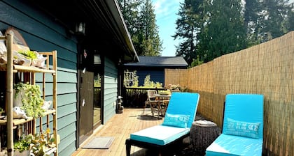 Heron Hideaway – Stylish Puget Sound Getaway with Private Beach Access