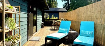 Heron Hideaway – Stylish Puget Sound Getaway with Private Beach Access
