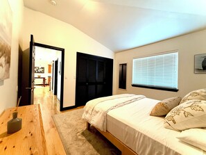 2 室のベッドルーム、アイロン / アイロン台、WiFi、ベッドシーツ