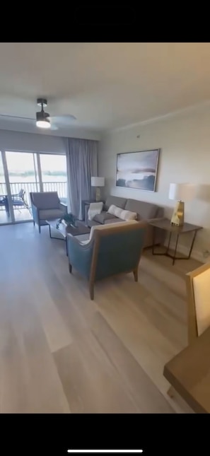 En 50-tommers TV med kabel-kanaler