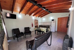 Microones, placa de cuina i utensilis de cuina, vaixella i coberteria 