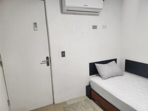 1 bedroom, iron/ironing board, Internet, bed sheets