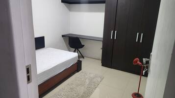 Iron/ironing board, Internet, bed sheets