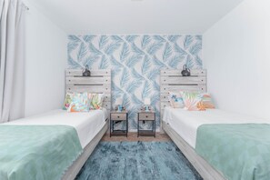 5 bedrooms, iron/ironing board, free WiFi, bed sheets - Stylish & Cozy Home in Coachella (Coachella)