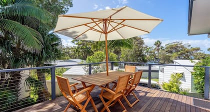 Cedar Cottage, family cottage at Washerwomans Beach and Sting Ray Bay