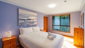 5 bedrooms, WiFi, bed sheets